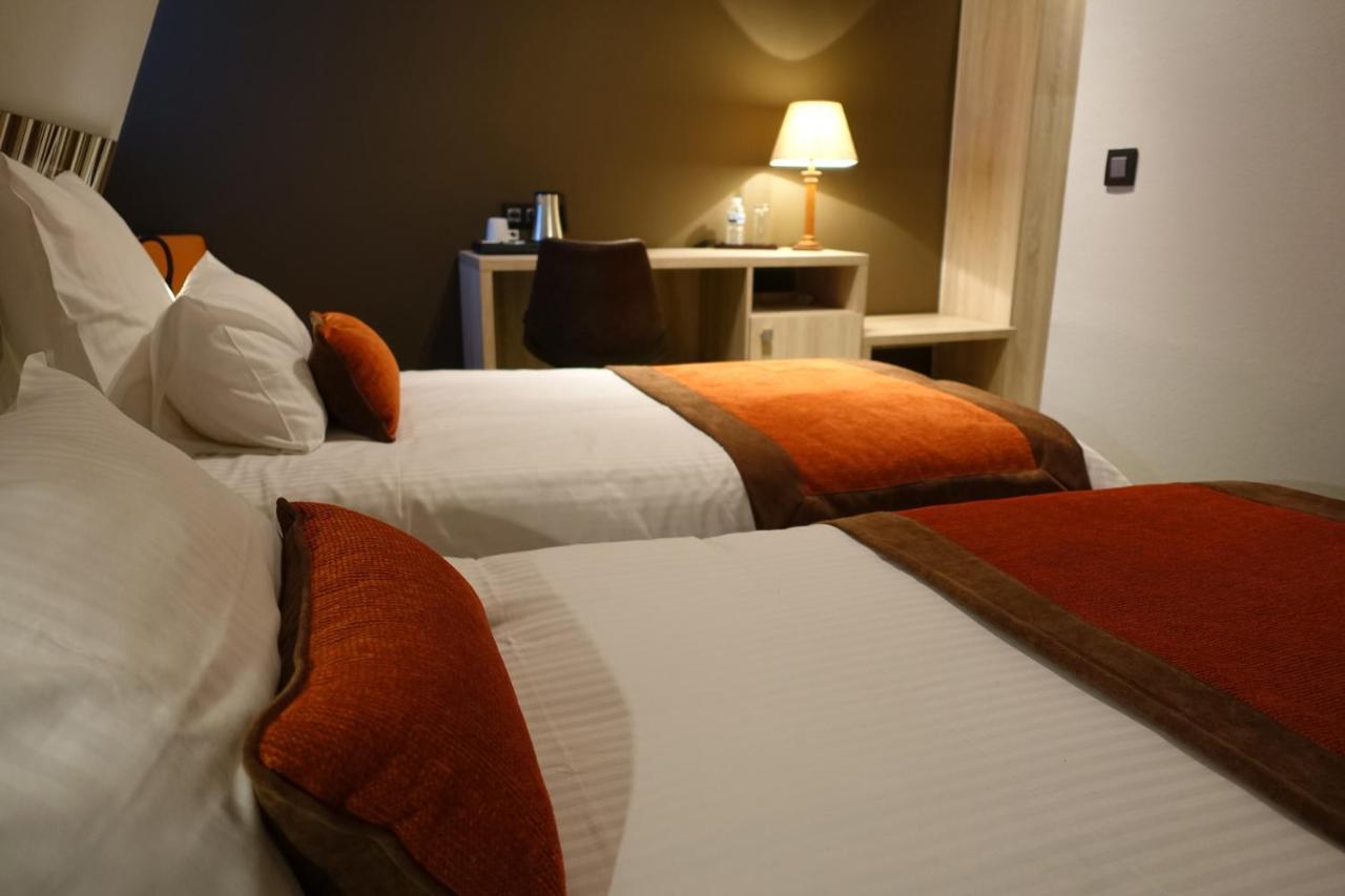 Hotel Du Parc Ath Bagian luar foto