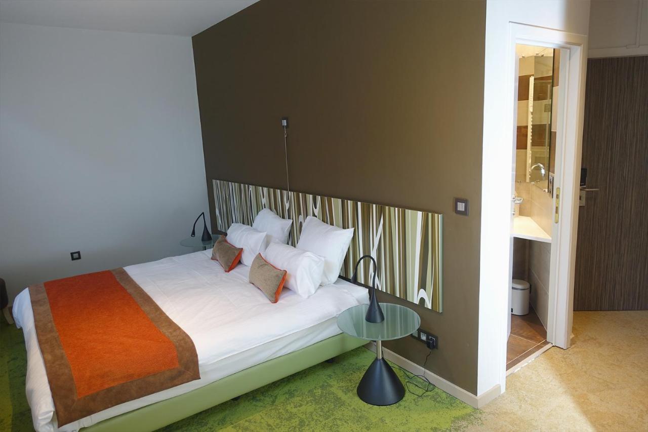 Hotel Du Parc Ath Bagian luar foto