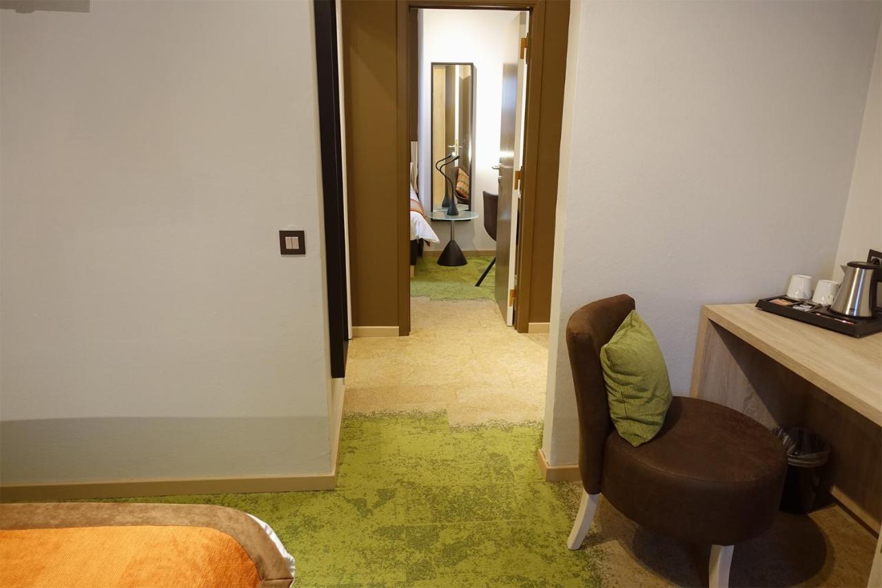 Hotel Du Parc Ath Bagian luar foto