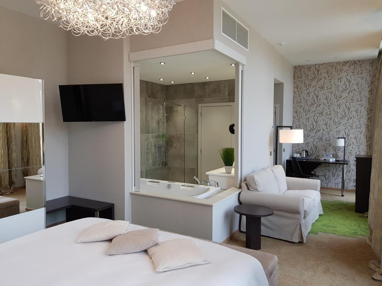 Hotel Du Parc Ath Bagian luar foto